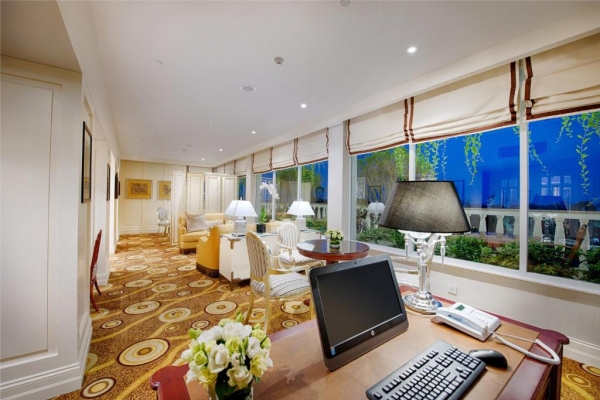 Apricot Hotel